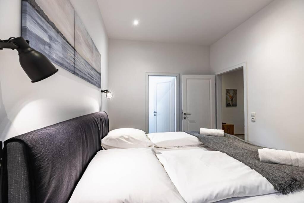 Modern Next To Subway Station Apartment Vienna