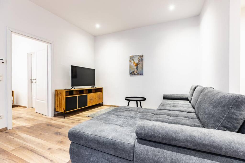Modern Next To Subway Station Apartment Vienna